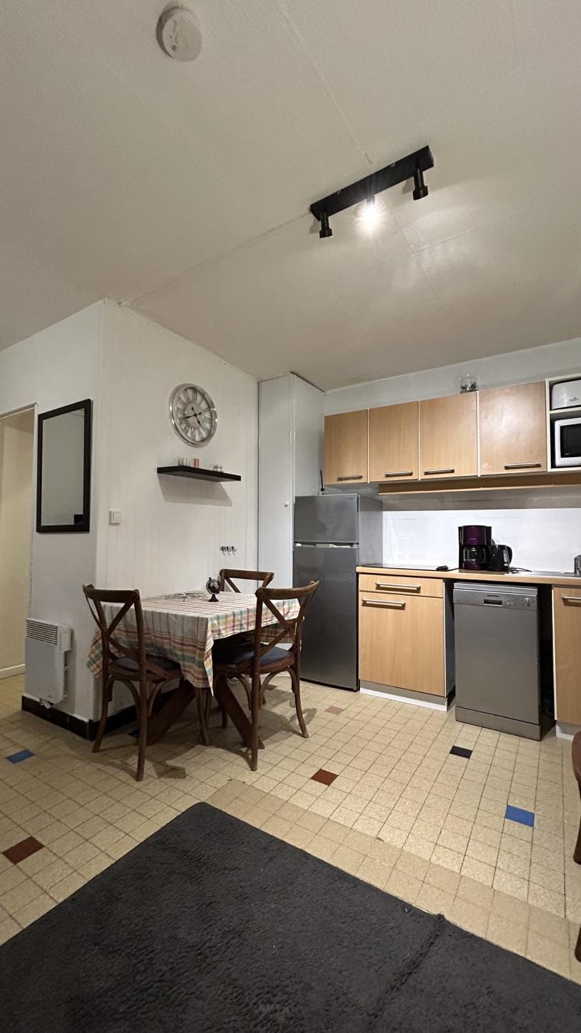 Kitchen or kitchenette, Dining area, kitchen