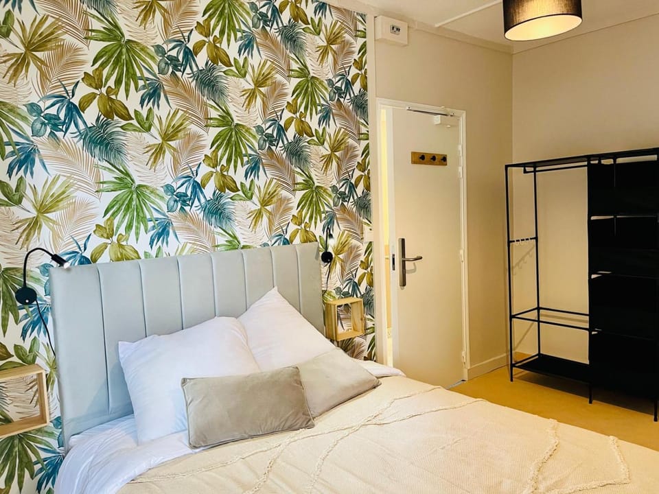 Bed, Photo of the whole room, Bedroom, wardrobe