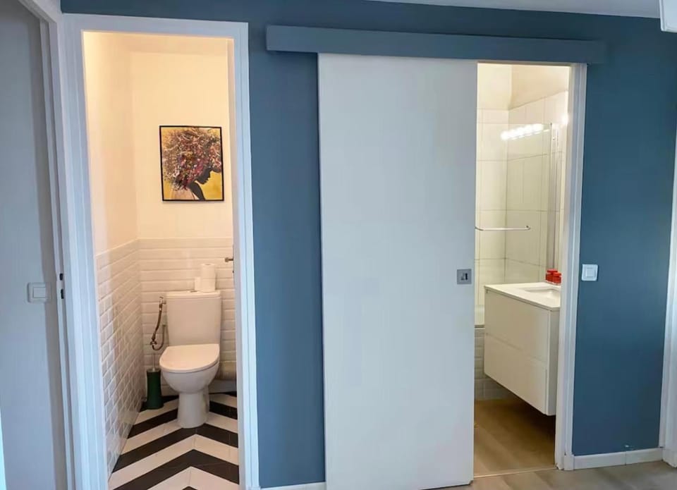 Shower, Toilet, Bathroom, Bath