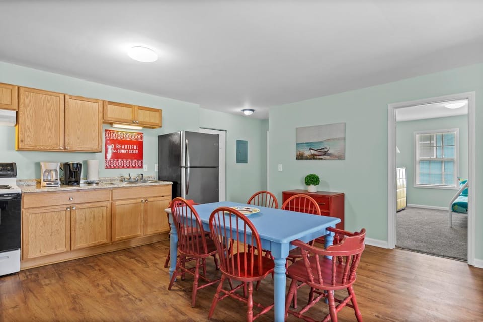 Kitchen or kitchenette, Dining area, furniture