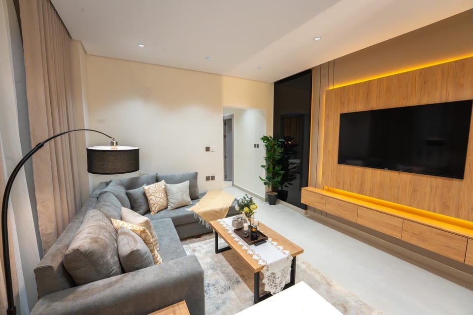 TV and multimedia, Living room, Seating area, Evening entertainment