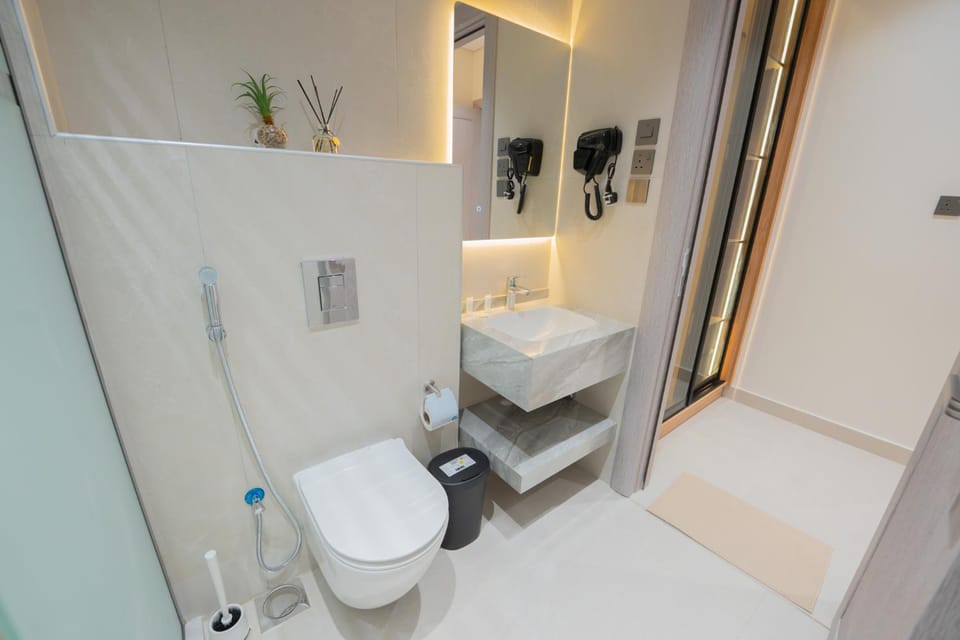 Shower, Toilet, Bathroom, bidet, towels