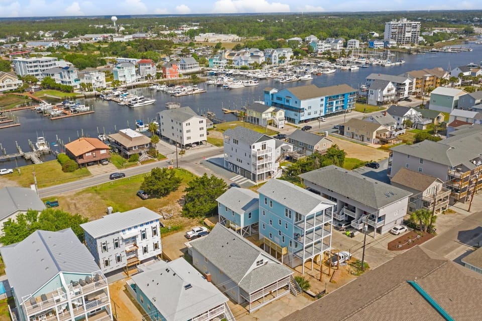 Property building, Day, Neighbourhood, Natural landscape, Bird's eye view, Swimming pool