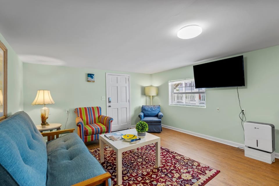 TV and multimedia, Living room, Seating area, furniture