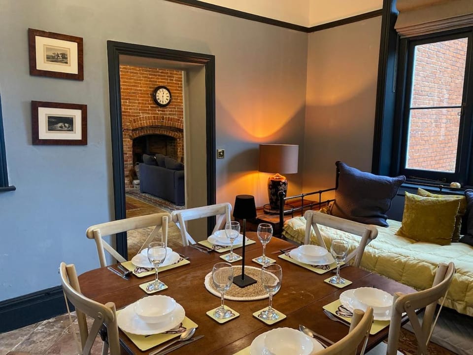The Mews, Bessingham Manor Apartment in North Norfolk District