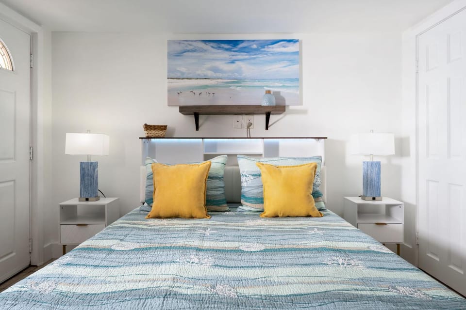 Bed, TV and multimedia, Bedroom, furniture