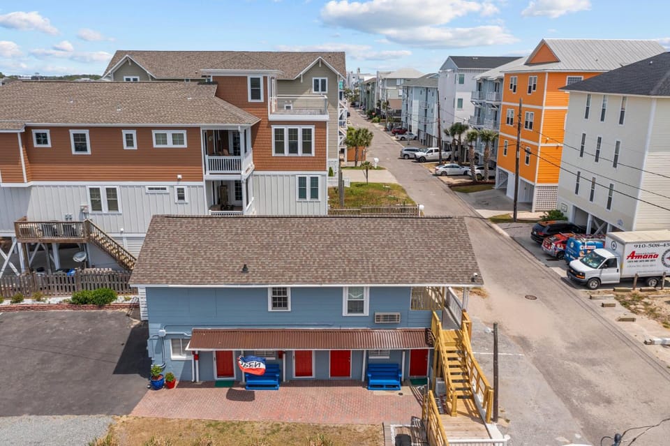 Property building, Day, Neighbourhood, Bird's eye view, Parking