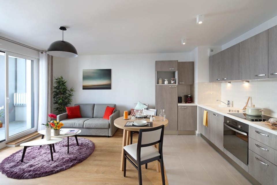 Seating area, Dining area, kitchen