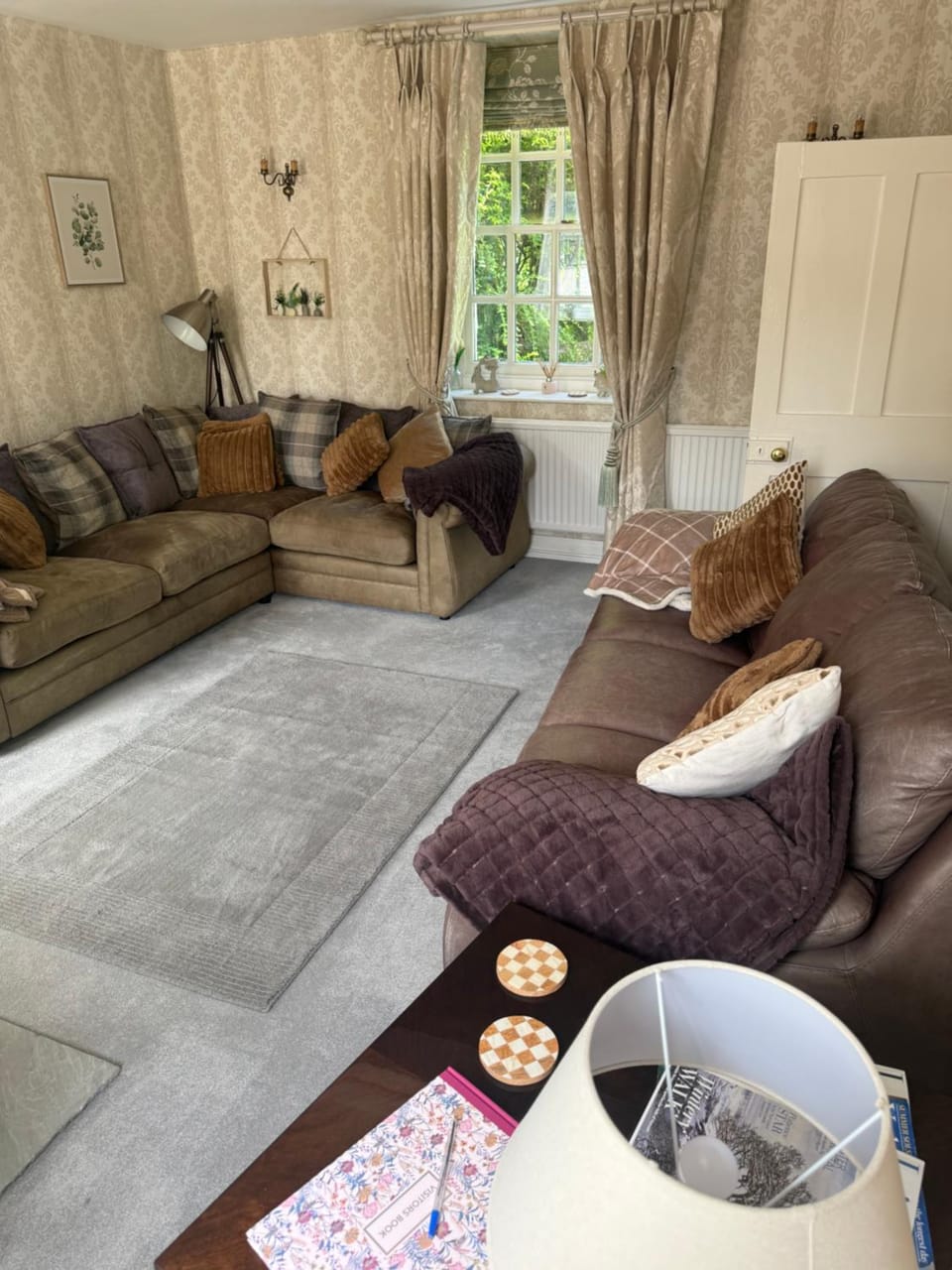 West Cottage, Free Breakfast supplied with free range eggs With log burner House in Selby