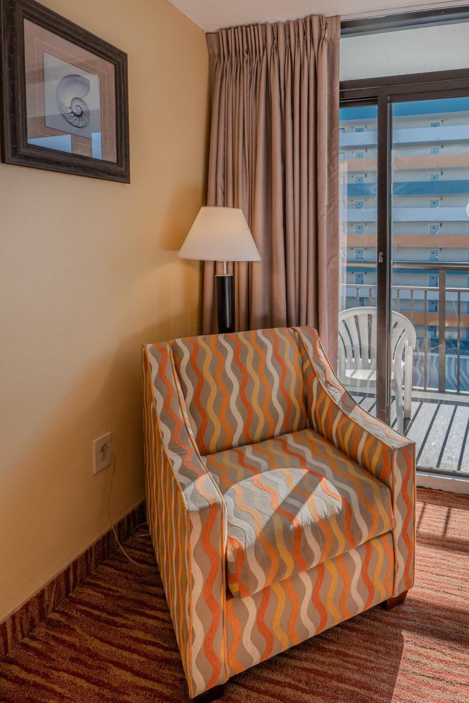 Roomy Double Queen Suite! Steps from the Beach-Landmark 1006 House in Myrtle Beach