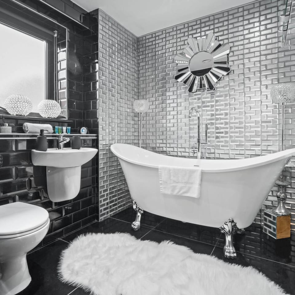 Bathroom, Bath, towels