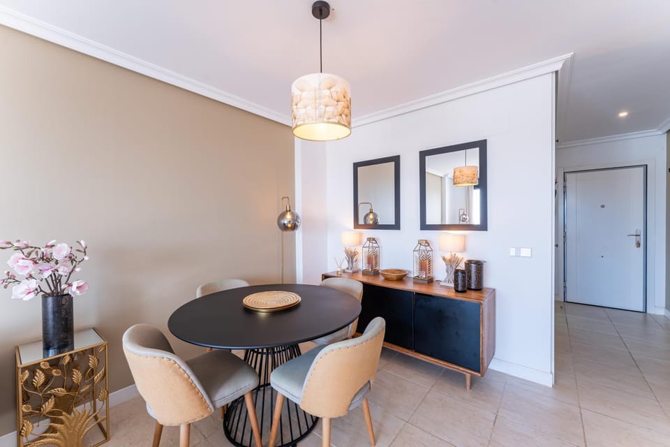 TV and multimedia, Living room, Seating area, Dining area, air conditioner