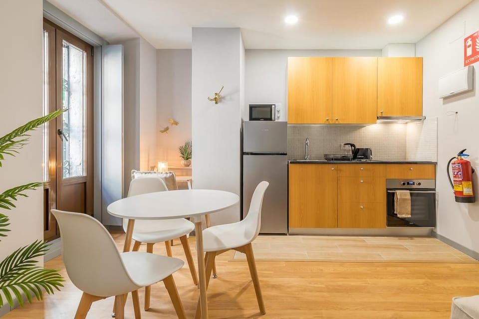 Kitchen or kitchenette, oven, stove