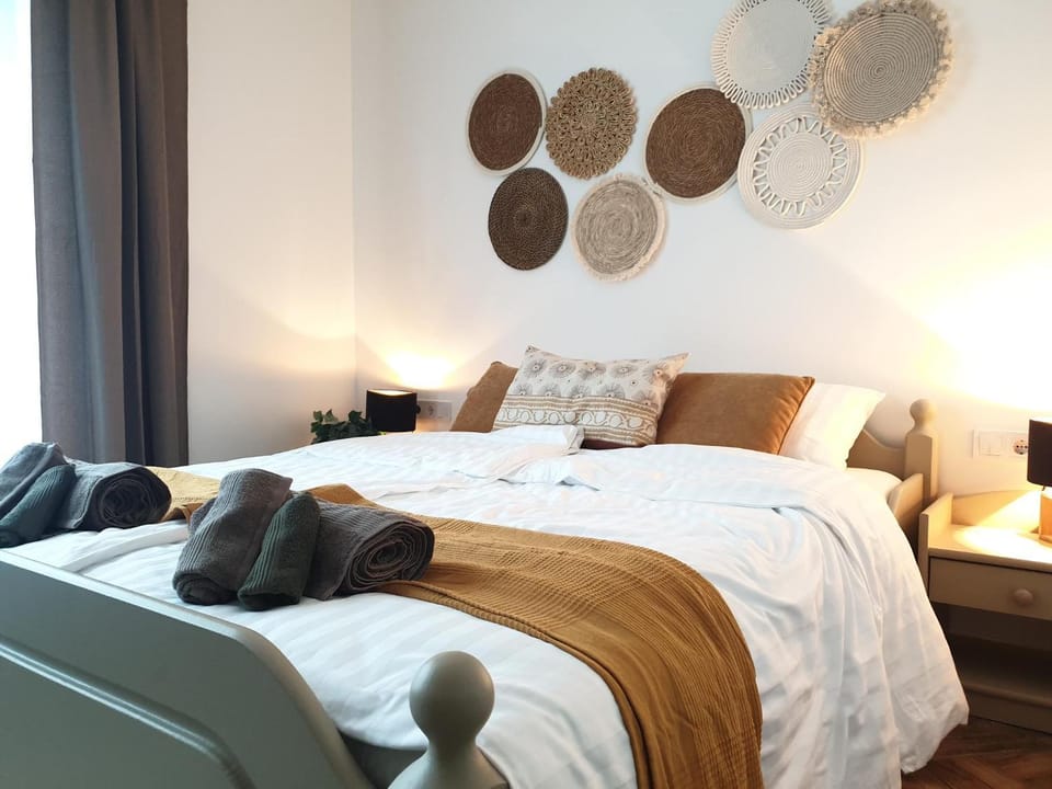 TV and multimedia, Bedroom, Lake view