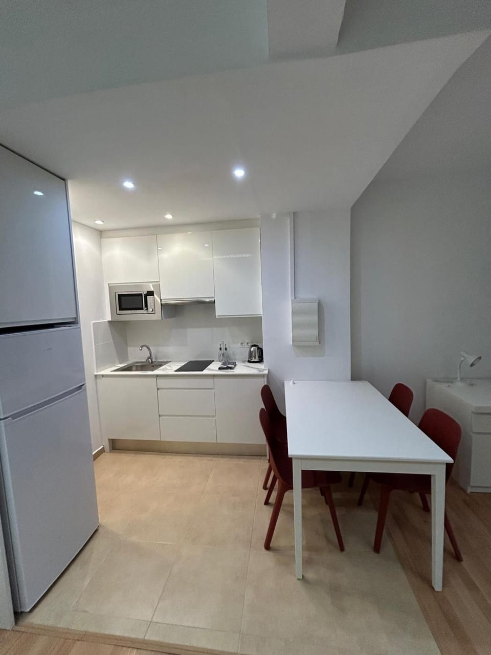 Kitchen or kitchenette, Dining area, stove