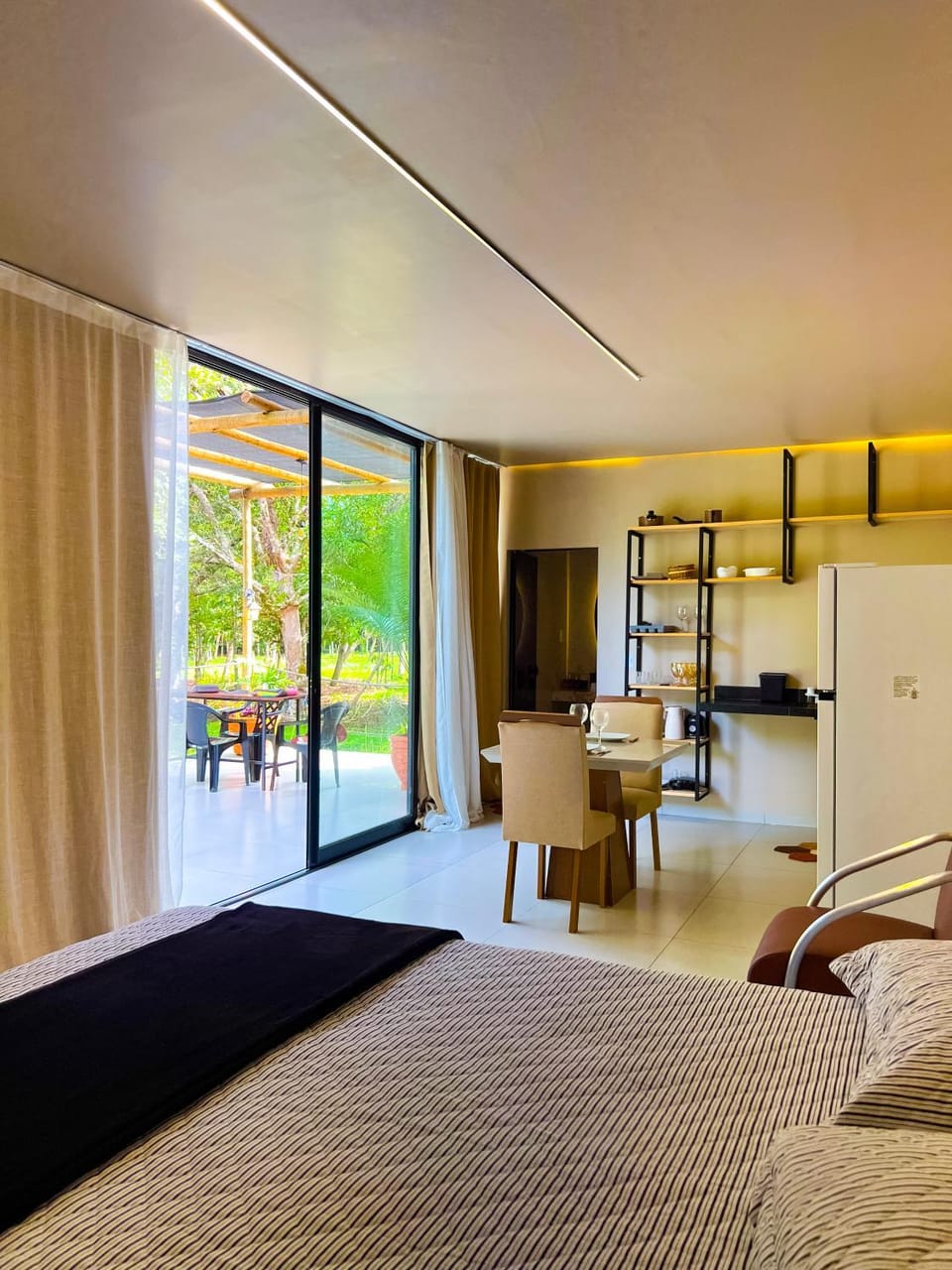 Bed, Kitchen or kitchenette, Living room, Photo of the whole room, Seating area, Dining area, Bedroom