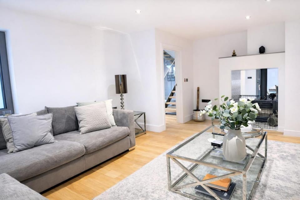 GARNET, 3br large home, NR RAF, Pet friendly House in Forest Heath District