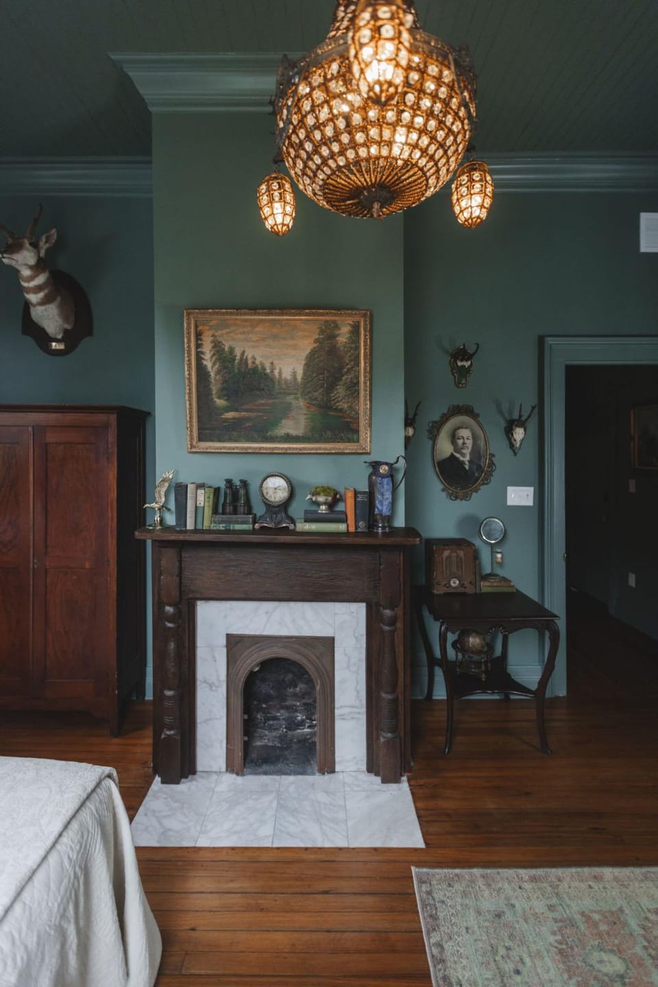 The Gilded Lady- The Gentleman's Room Apartment in Pensacola
