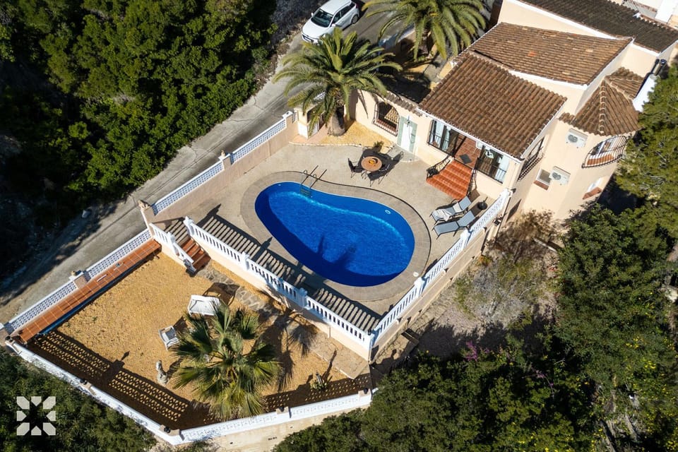 Property building, Day, Bird's eye view, Pool view, Swimming pool, sunbed
