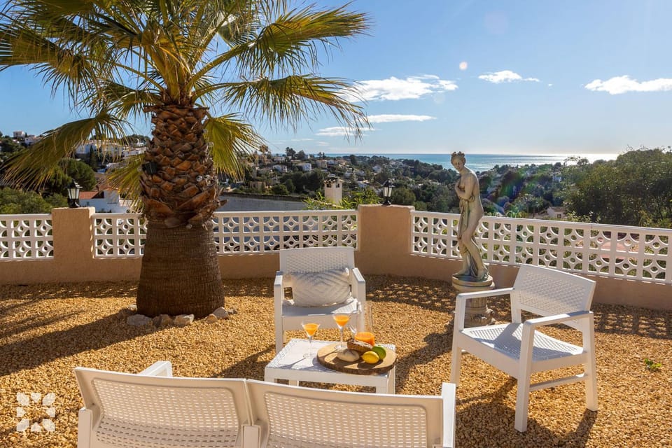 Patio, Day, Natural landscape, View (from property/room), Balcony/Terrace, Living room, Seating area, Dining area