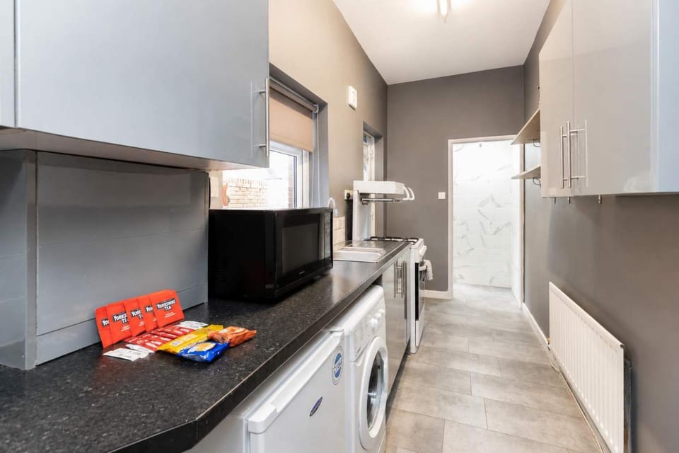Modern 2 Bed Near Seafront and Easy Commute Links House in South Shields