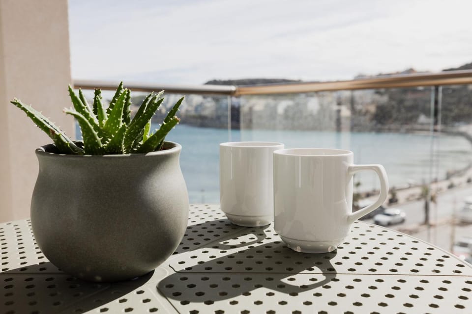 Brand New 3BR Family Flat Balcony & Side SeaView Apartment in Saint Paul's Bay
