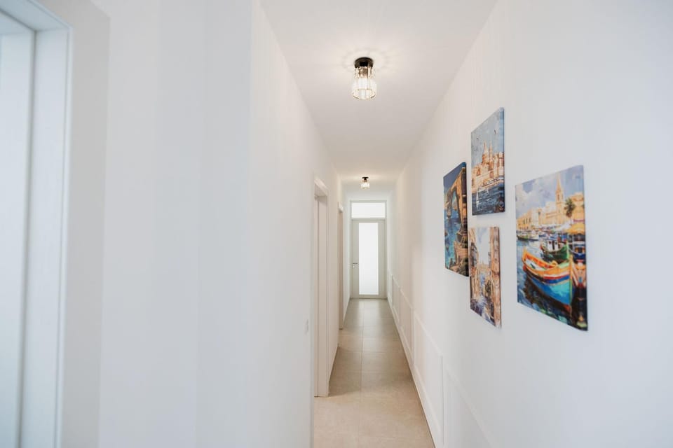 Brand New 3BR Family Flat Balcony & Side SeaView Apartment in Saint Paul's Bay