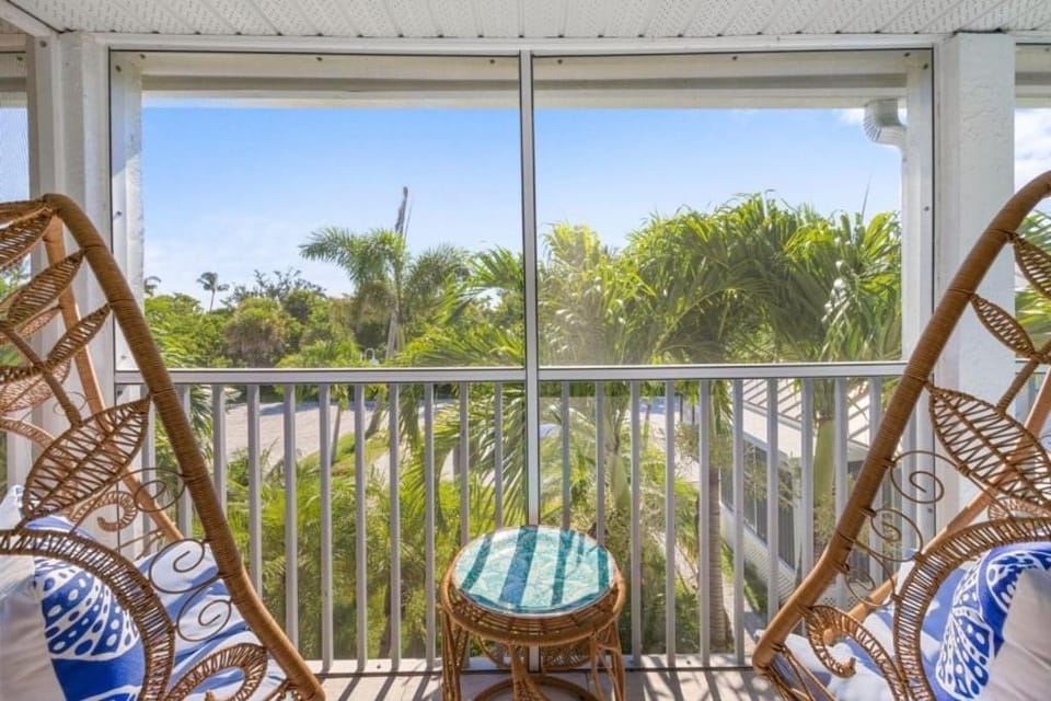 Seashells Unit 20 - Shiny Star condo Apartment in Sanibel Island