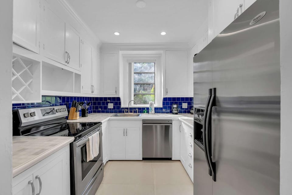 Spacious & Stylish 2BR Retreat near Victoria Park Apartment in Fort Lauderdale