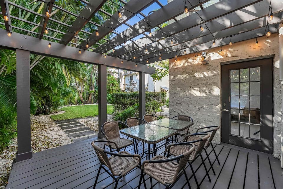 Spacious & Stylish 2BR Retreat near Victoria Park Apartment in Fort Lauderdale
