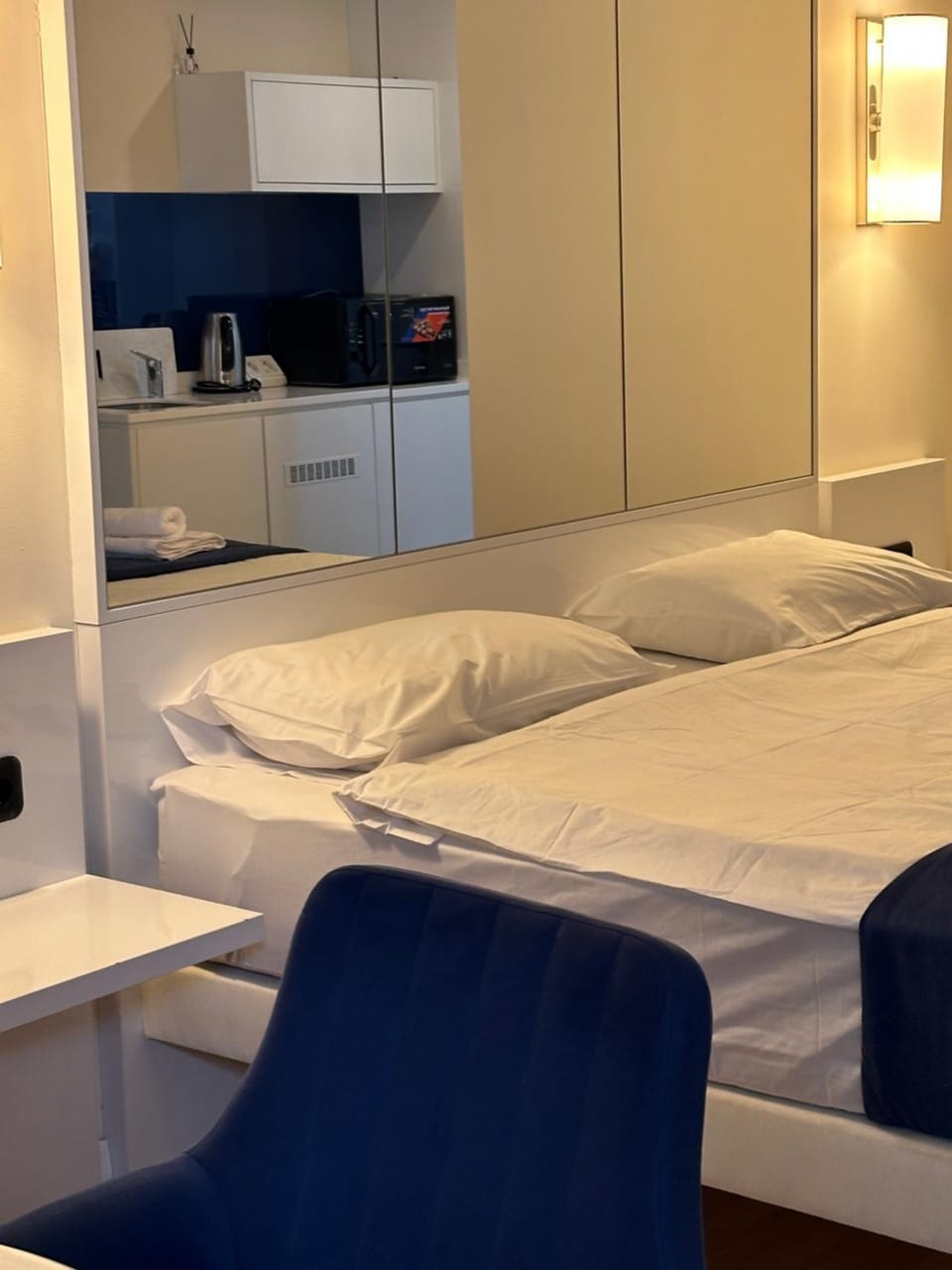 Bed, Kitchen or kitchenette, Photo of the whole room, Bedroom, minibar