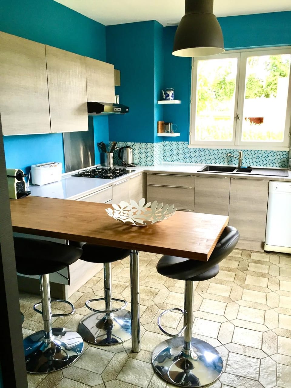 Kitchen or kitchenette, dishwasher, stove, toaster
