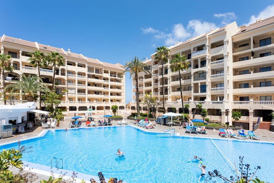 Central 1 Bedroom Apartment Communal Heated Pool Apartment in Los Cristianos