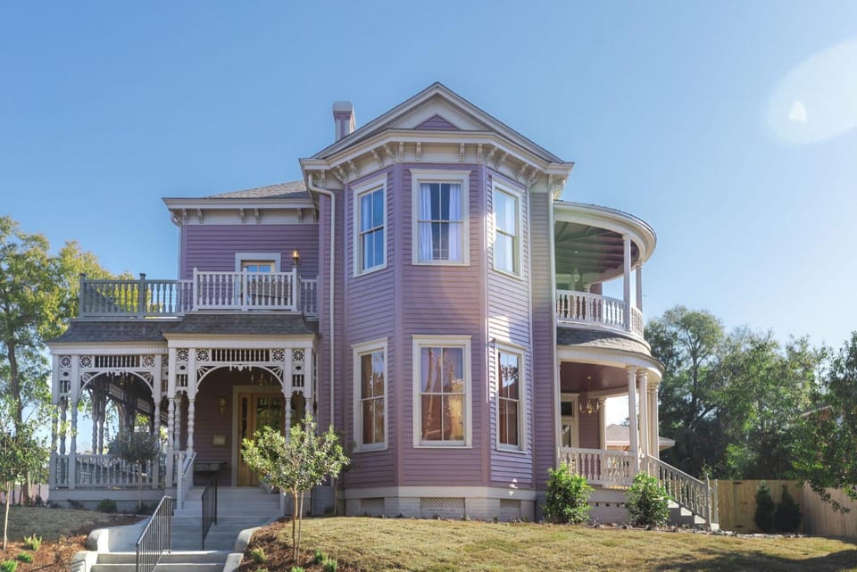 The Gilded Lady - The Cypress Suite Apartment in Pensacola