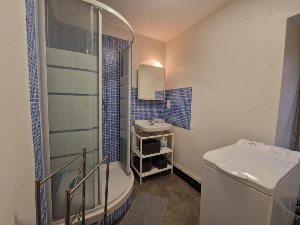 Shower, Bathroom, washing machine