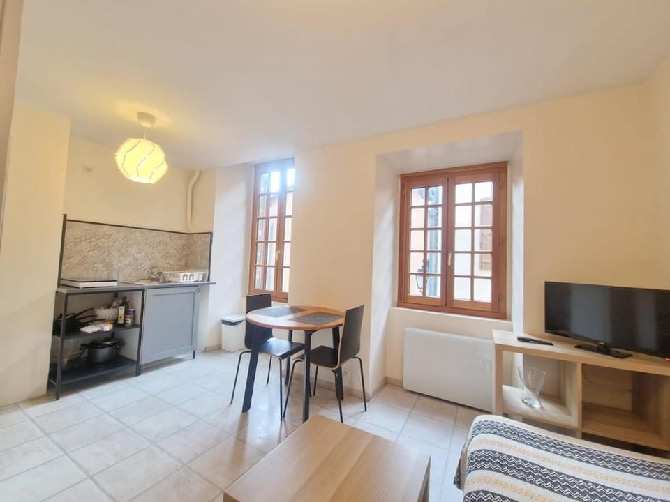 TV and multimedia, Kitchen or kitchenette, Living room, Dining area