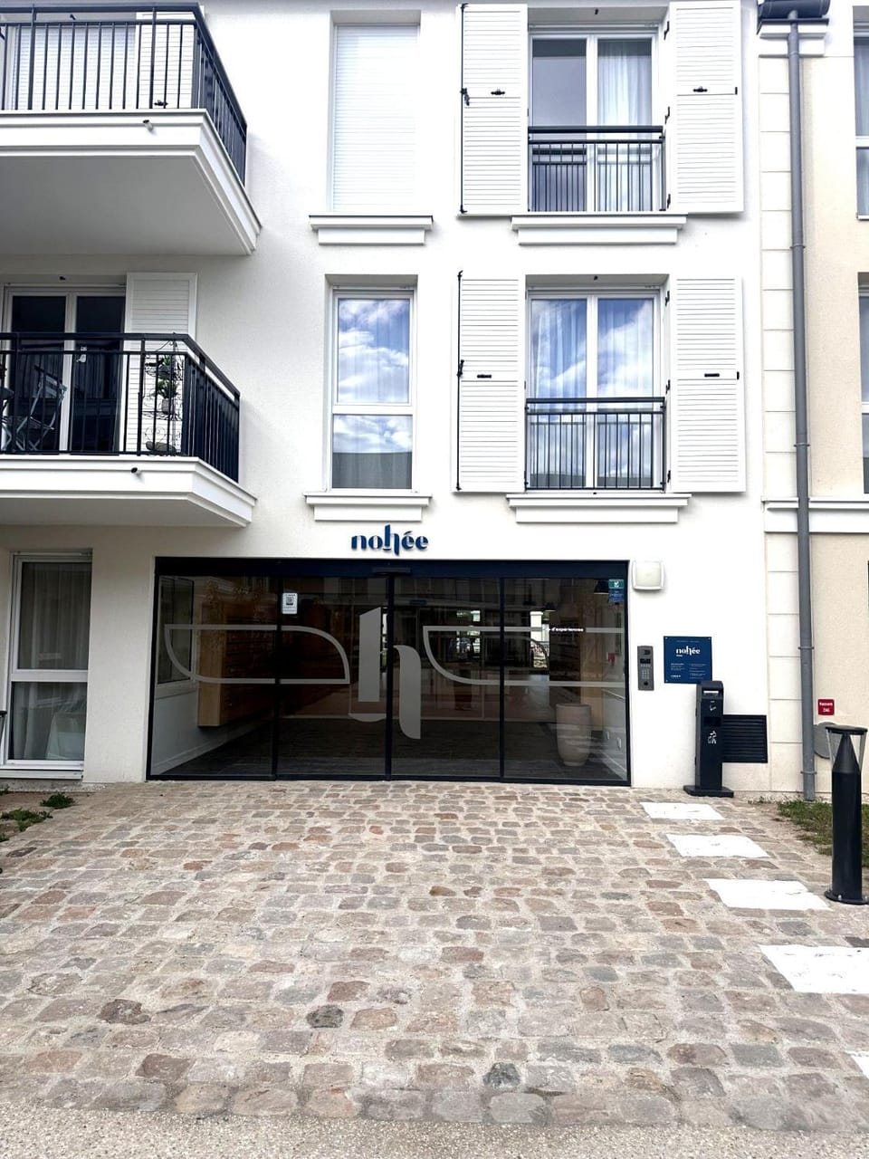 Property building, Facade/entrance
