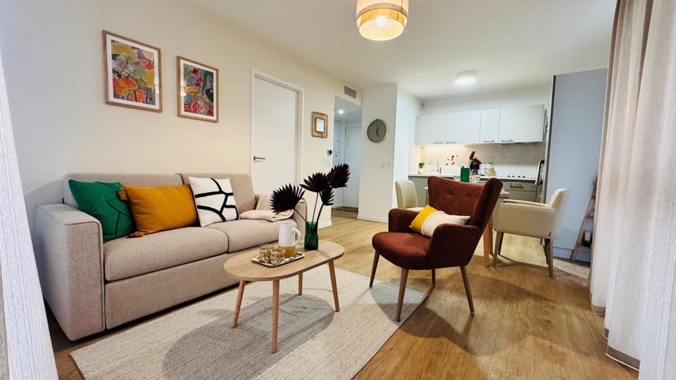Seating area, Dining area, kitchen