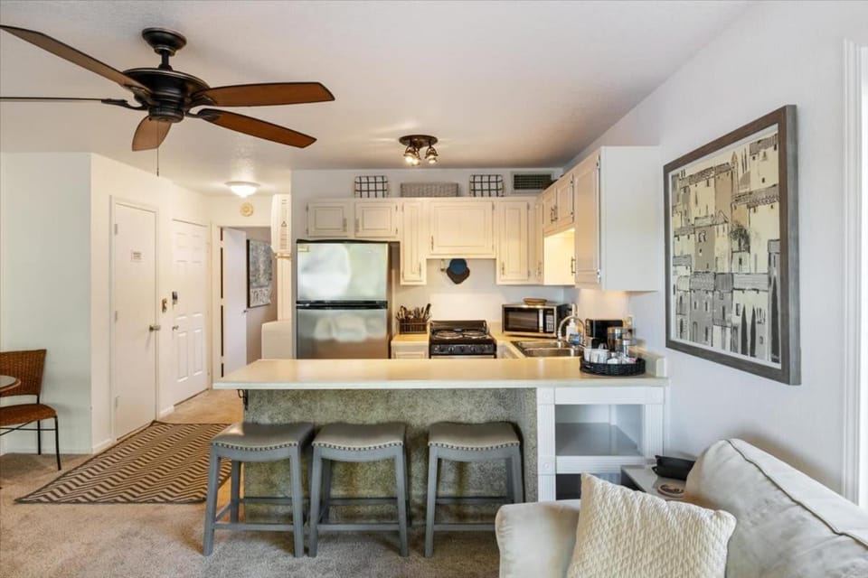 Lakefront Bungalow Near Margaritaville House in Lake of the Ozarks