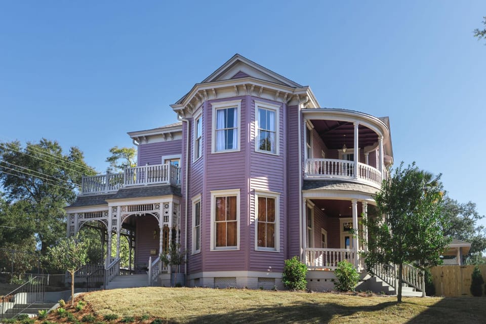 The Gilded Lady - The Wedding Suite Apartment in Pensacola