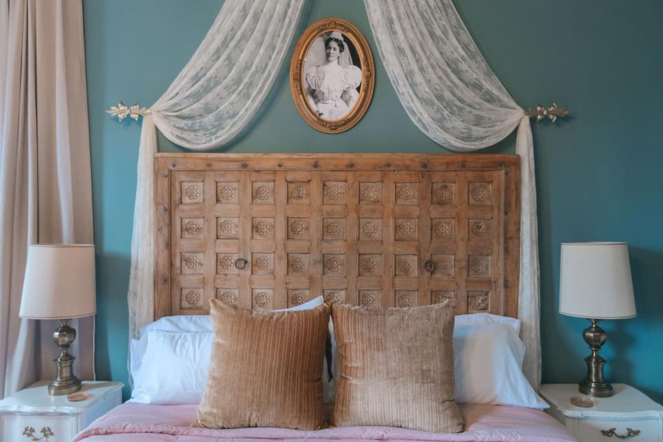 The Gilded Lady - The Wedding Suite Apartment in Pensacola