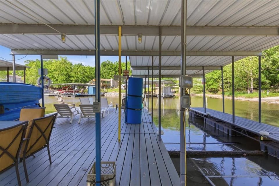 Blue Haven Lakefront Bungalow House in Lake of the Ozarks
