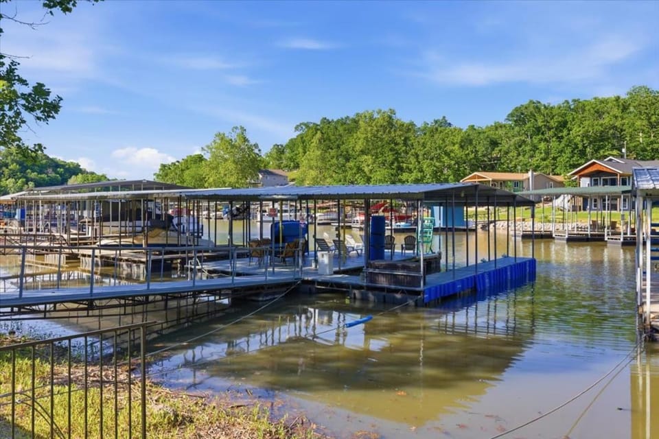 Blue Haven Lakefront Bungalow House in Lake of the Ozarks