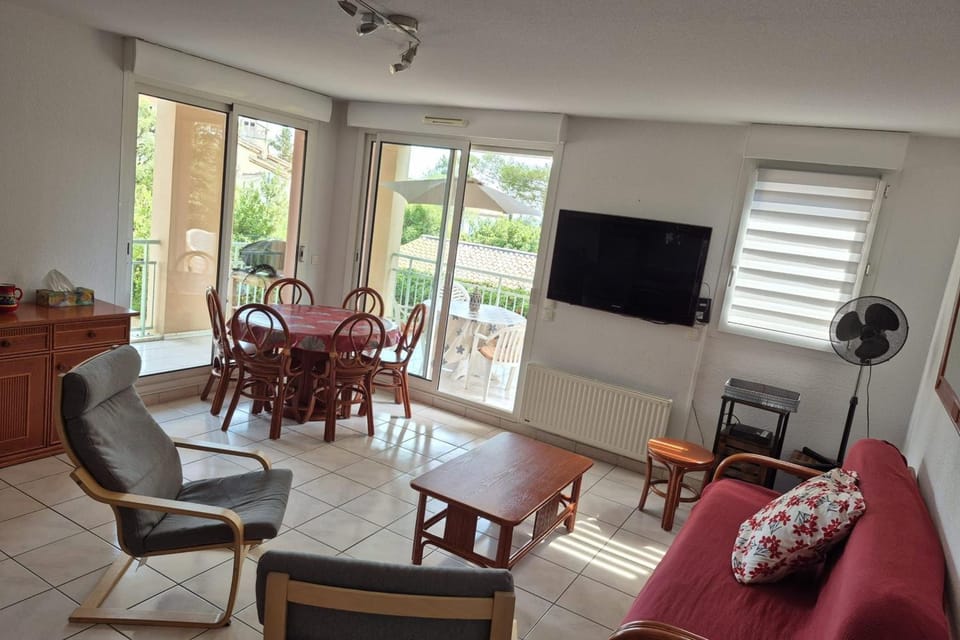 Large T4 with pool terrace and beach on foot Apartment in Fréjus