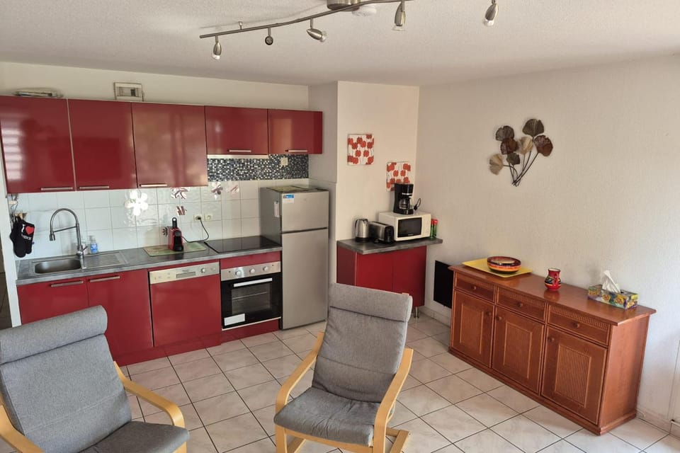 Large T4 with pool terrace and beach on foot Apartment in Fréjus