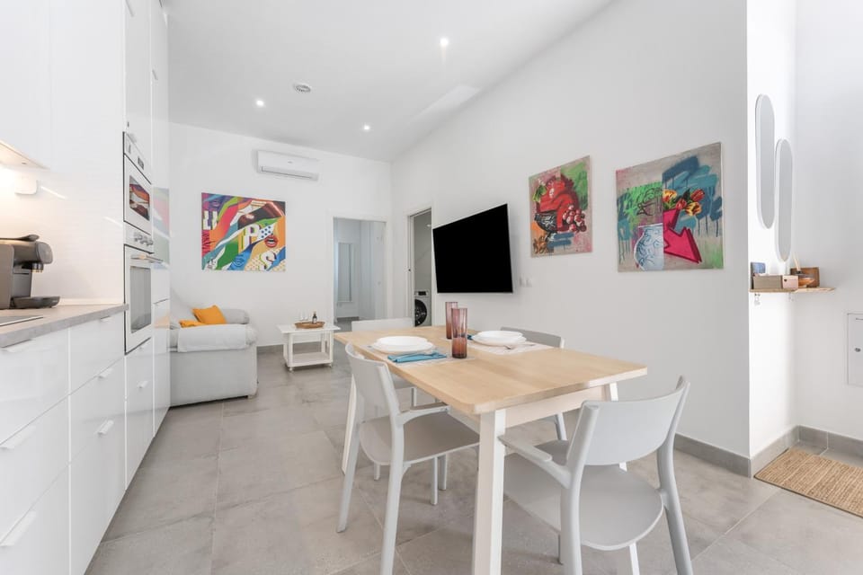 Property building, Kitchen or kitchenette, Living room