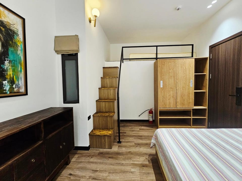 Photo of the whole room, Bedroom, wardrobe