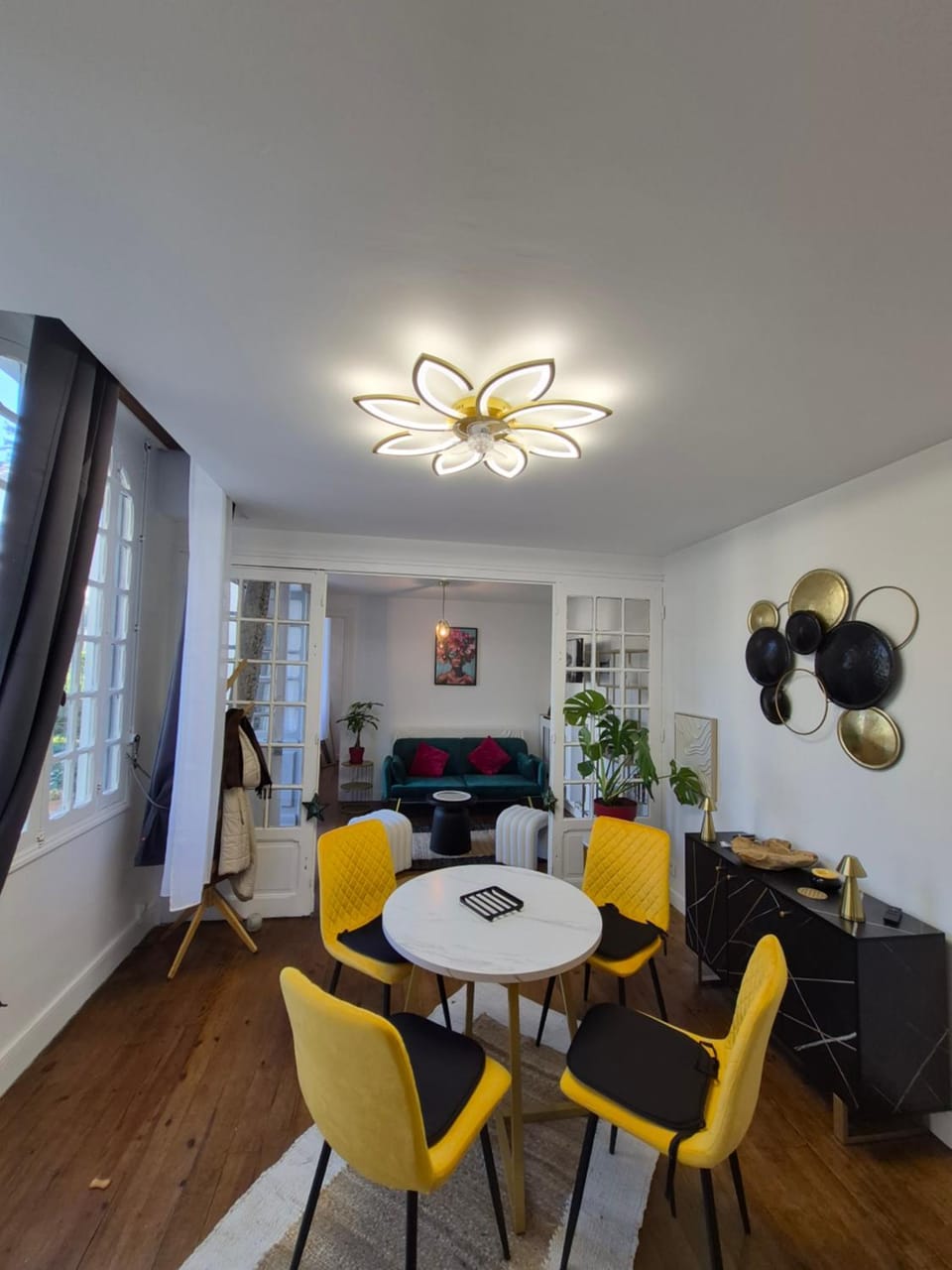 Living room, Dining area