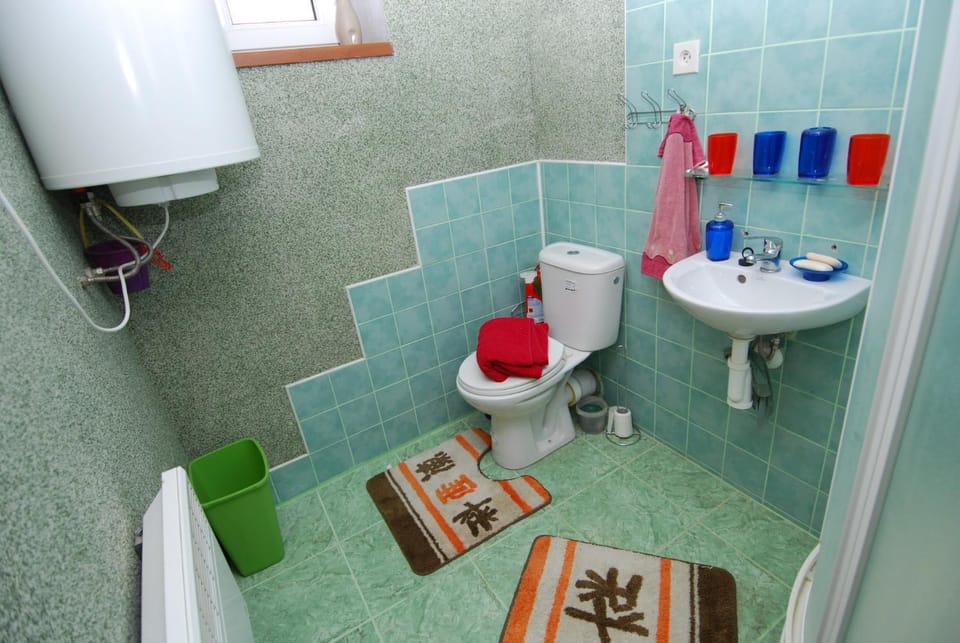 Bathroom, Decorative detail