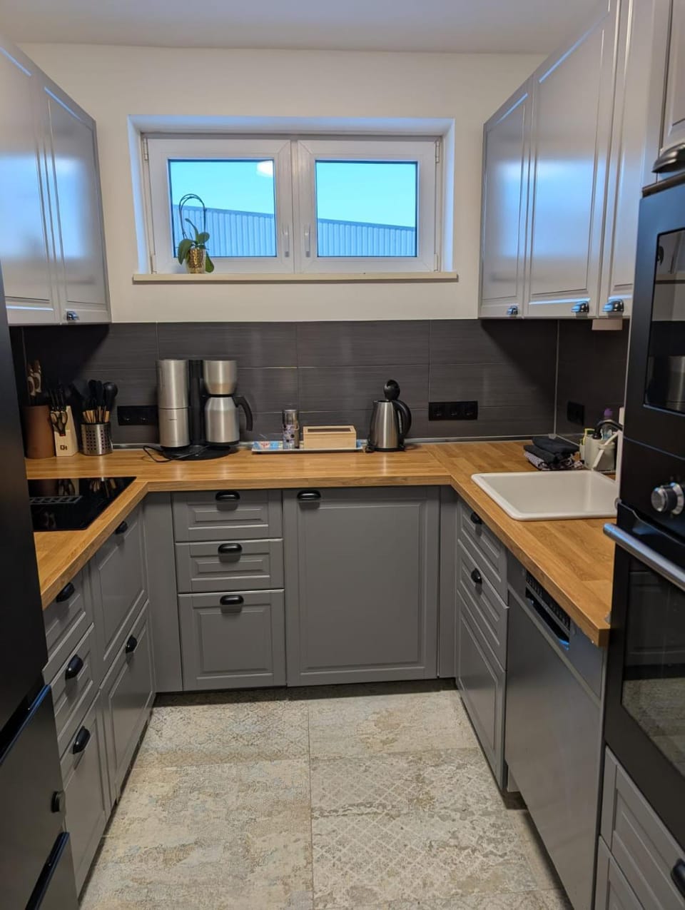 Coffee/tea facilities, Photo of the whole room, kitchen